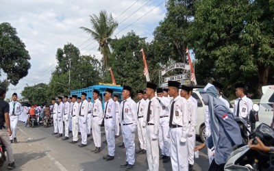 Siswa-Siswi SMA Negeri 1 Wonosegoro Berpartisipasi dalam Gerak Jalan Indah tingkat SMA/SMK